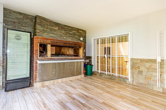 Venta Casa 3 dormitorios con Patio y Pileta - Necochea 2300, Funes