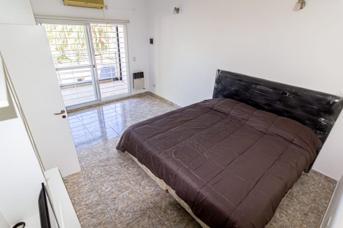 Venta Casa 3 dormitorios con Patio y Pileta - Necochea 2300, Funes