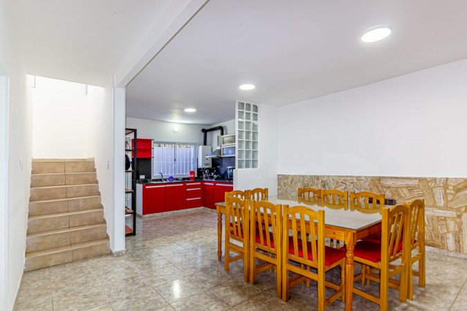 Venta Casa 3 dormitorios con Patio y Pileta - Necochea 2300, Funes