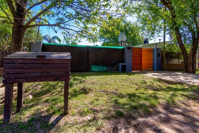 Venta Casa 3 dormitorios con Patio y Pileta - Necochea 2300, Funes