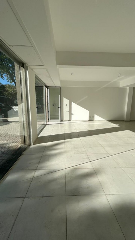 ALQUILER LOCAL PREMIUM CONDOMINIOS ROCA, BARRIO ABASTO - ROSARIO