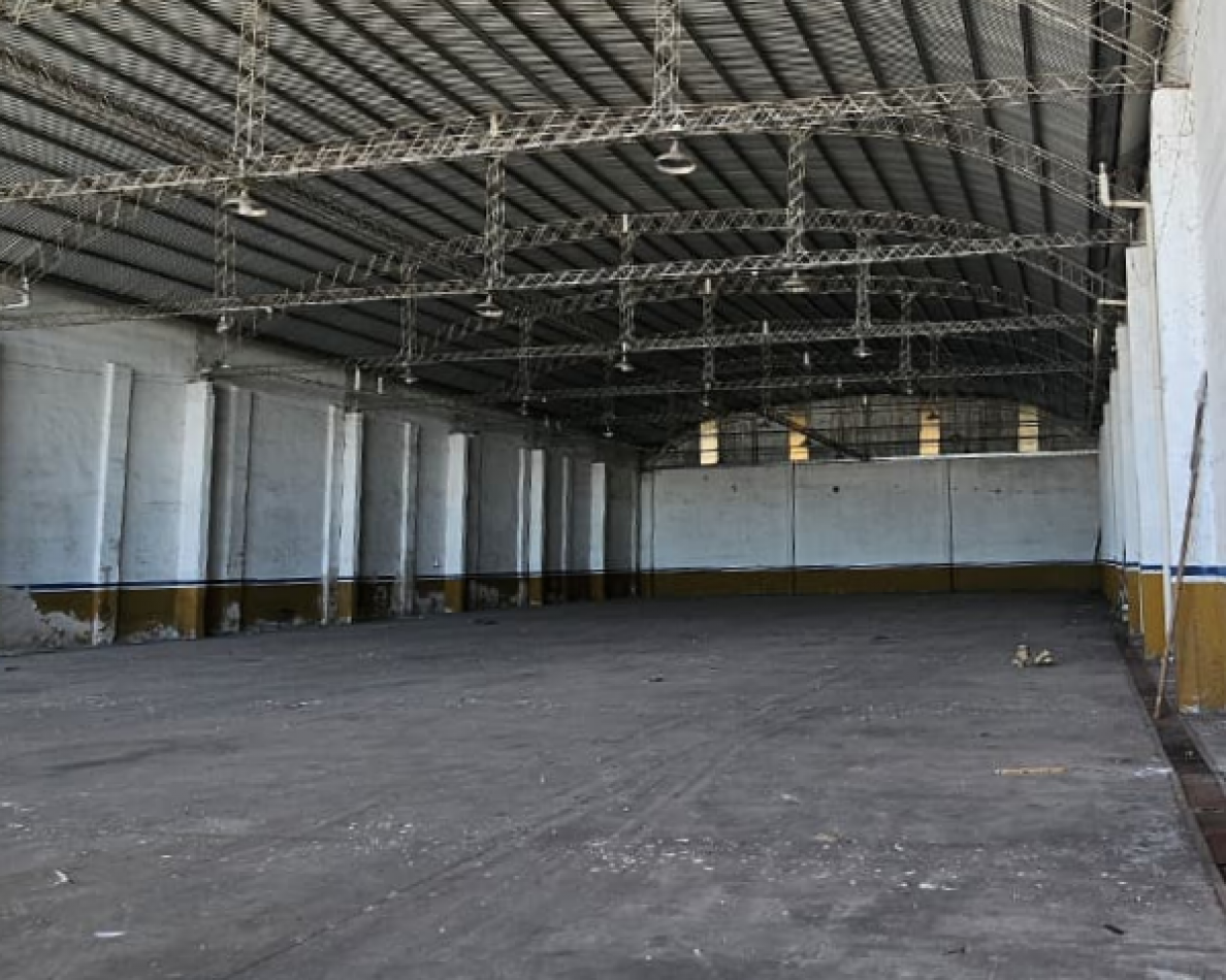 Bodega - Galpon de 1280 m² en Alquiler - Ov. Lagos 4450