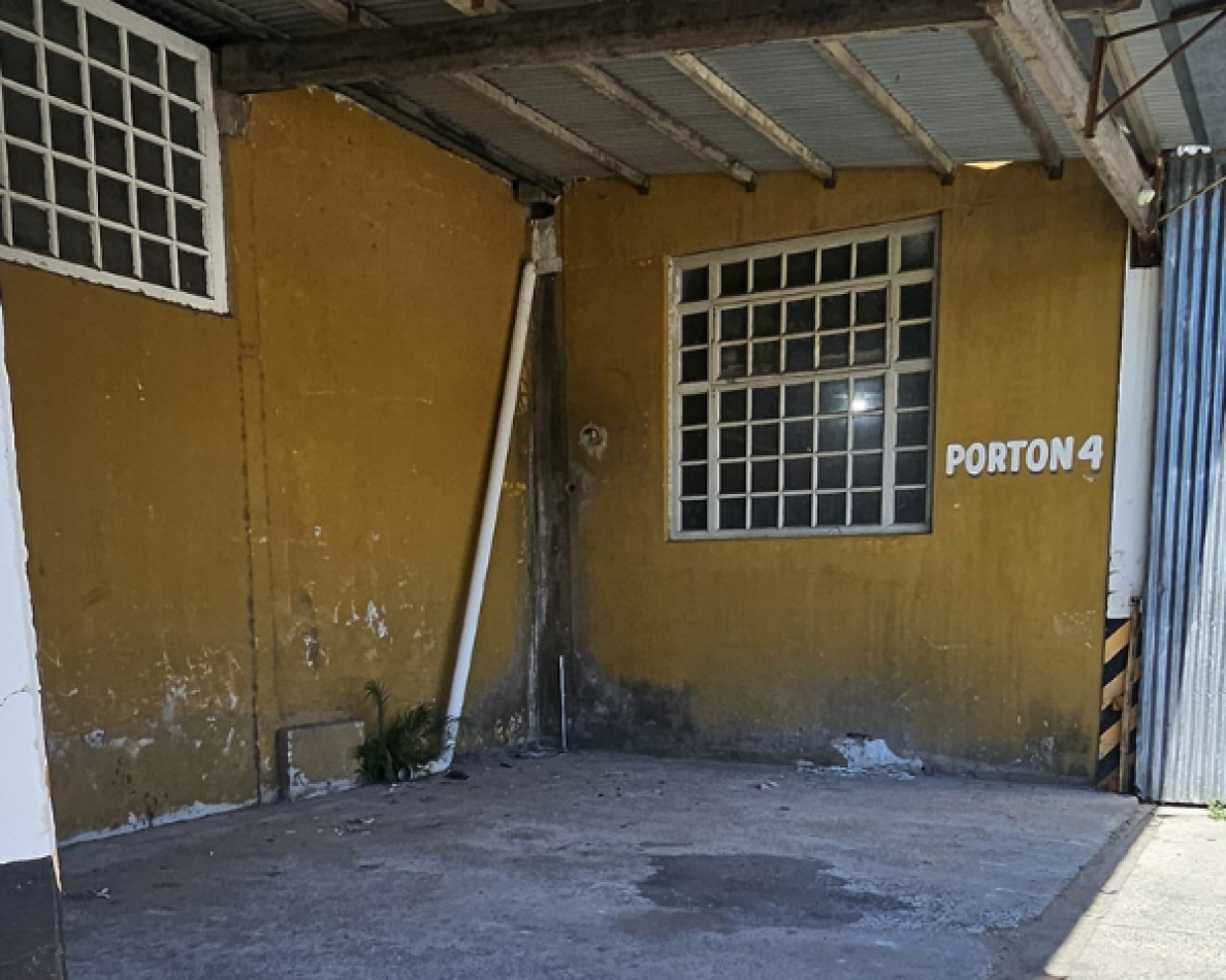 Bodega - Galpon de 1280 m² en Alquiler - Ov. Lagos 4450