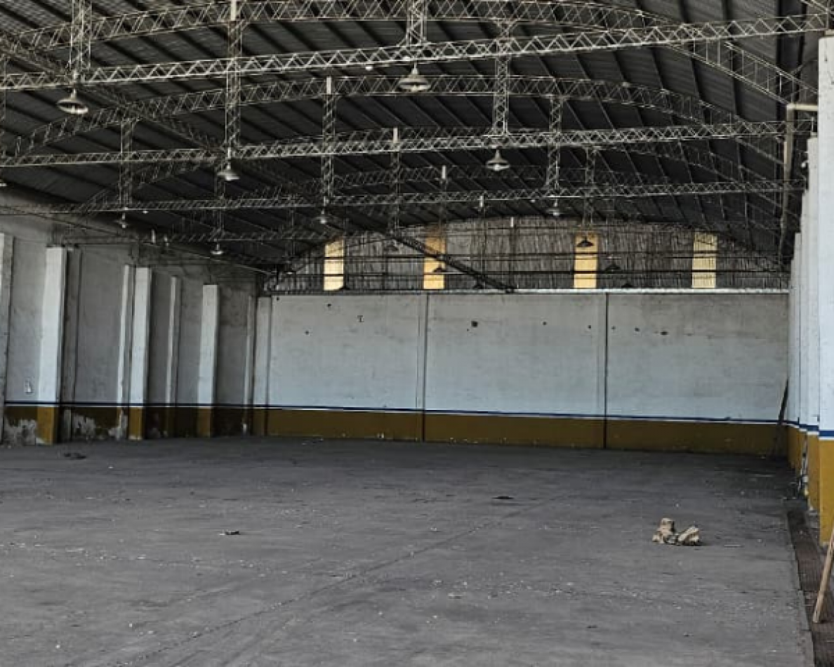 Bodega - Galpon de 1280 m² en Alquiler - Ov. Lagos 4450