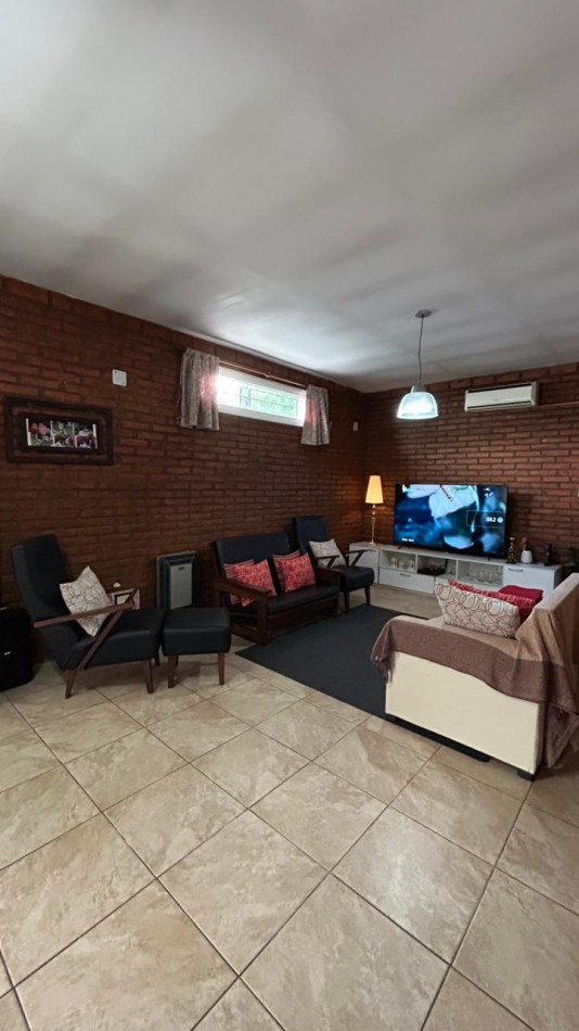 Casa con pileta - IBARLUCEA - Permuta parcial