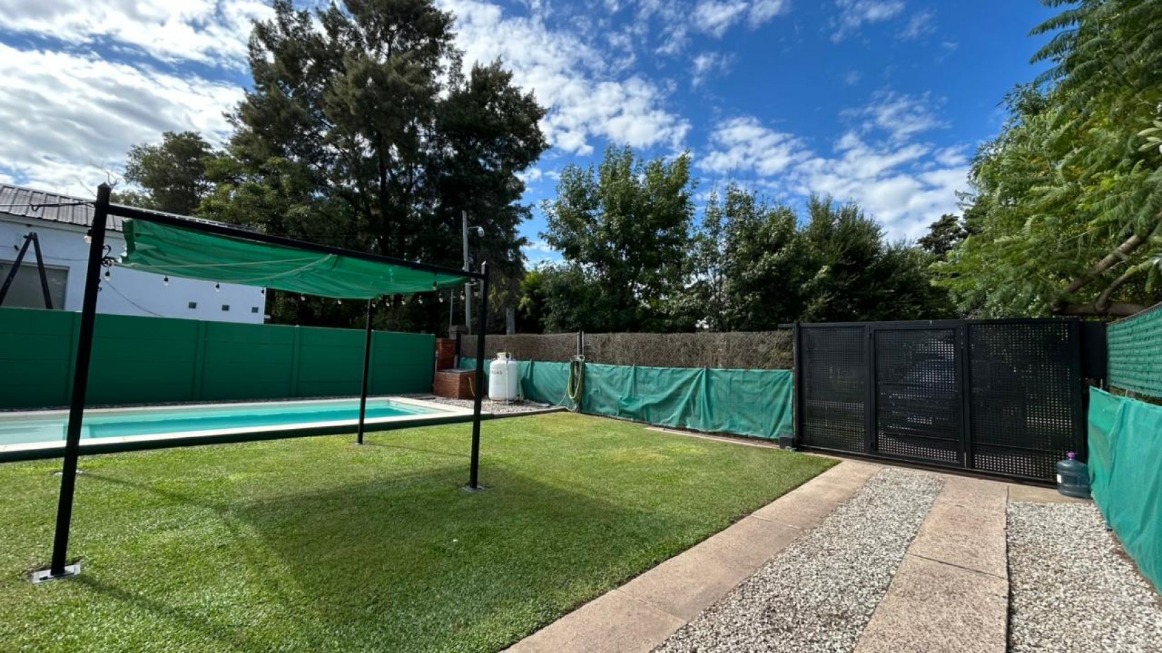 Casa con pileta - IBARLUCEA - Permuta parcial